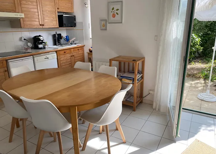 Holiday home Maison Lumineuse, De Plain-pied, Avec Jardin Clos - A 5mn De La