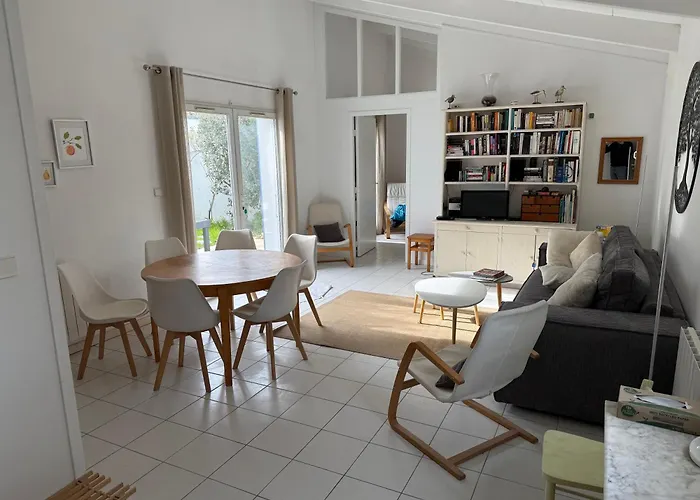 Holiday home Maison Lumineuse, De Plain-pied, Avec Jardin Clos - A 5mn De La *